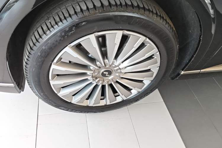 Used ONVO Luxeed L90 2025 Model—Ultra Six-Seater Version Left Front Wheel Hub