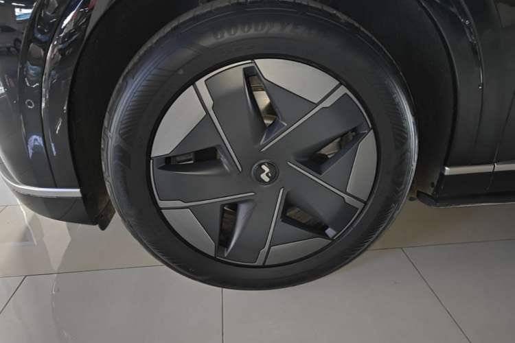 Used ONVO Luxeed L90 2025 Model—Max Six-Seater Version Left Front Wheel Hub