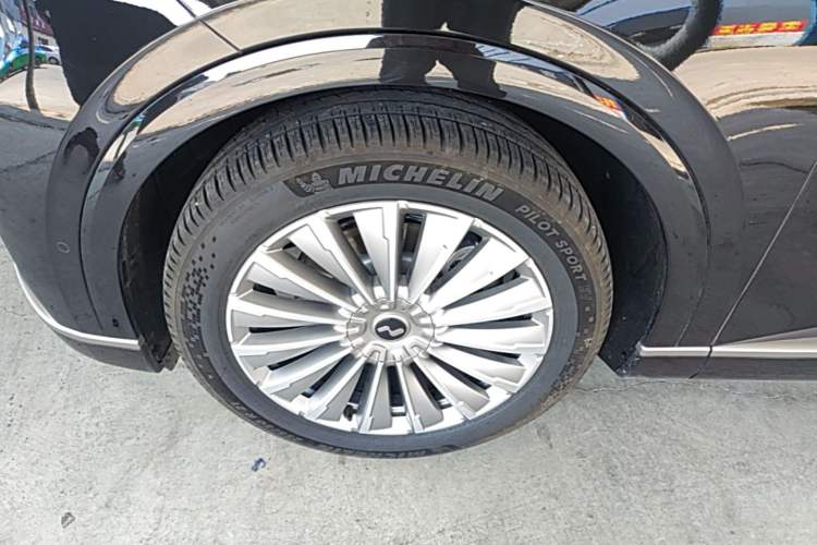 Used ONVO Luxeed L90 2025 Model—Max Six-Seater Version Left Front Wheel Hub