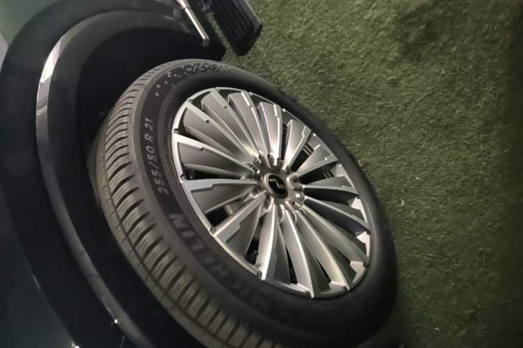 Used ONVO Luxeed L90 2025 Model—Max Six-Seater Version Left Front Wheel Hub