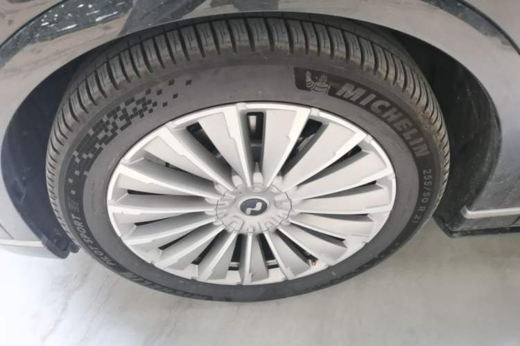 Used ONVO Luxeed L90 2025 Model—Ultra Six-Seater Version Left Front Wheel Hub