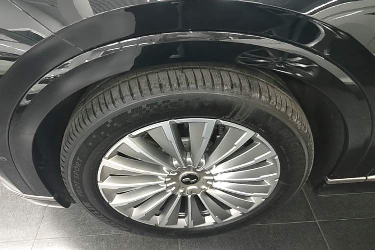 Used ONVO Luxeed L90 2025 Model—Ultra Six-Seater Version Left Front Wheel Hub