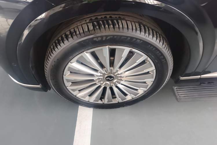 Used ONVO Luxeed L90 2025 Model—Max Six-Seater Version Left Front Wheel Hub