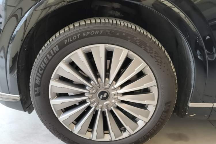 Used ONVO Luxeed L90 2025 Model Max Six-Seater 60-degree Battery Edition Left Front Wheel Hub