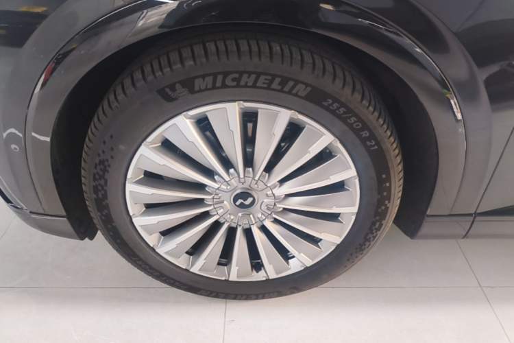 Used ONVO Luxeed L90 2025 Model—Max Six-Seater Version Left Front Wheel Hub