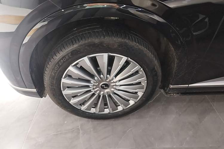 Used ONVO Luxeed L90 2025 Model—Ultra Six-Seater Version Left Front Wheel Hub