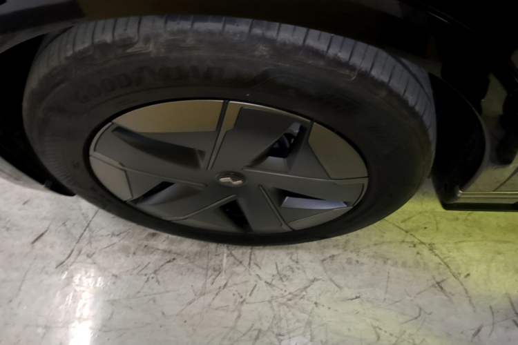 Used ONVO Luxeed L90 2025 Model—Max Six-Seater Version Left Front Wheel Hub