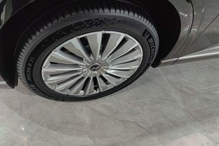 Used ONVO Luxeed L90 2025 Model—Ultra Six-Seater Version Left Front Wheel Hub