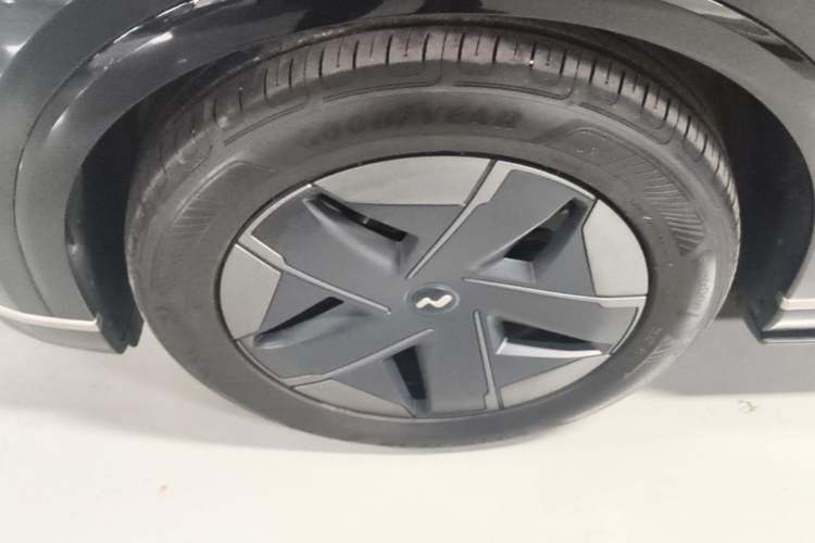 Used ONVO Luxeed L90 2025 Model—Max Six-Seater Version Left Front Wheel Hub