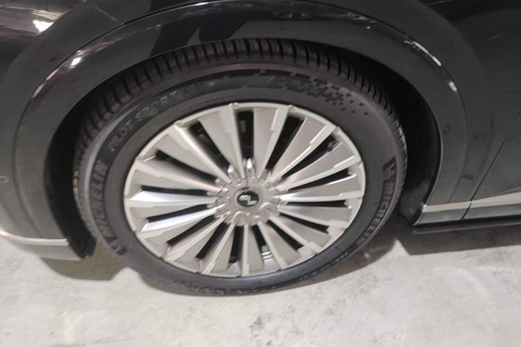 Used ONVO Luxeed L90 2025 Model—Ultra Six-Seater Version Left Front Wheel Hub