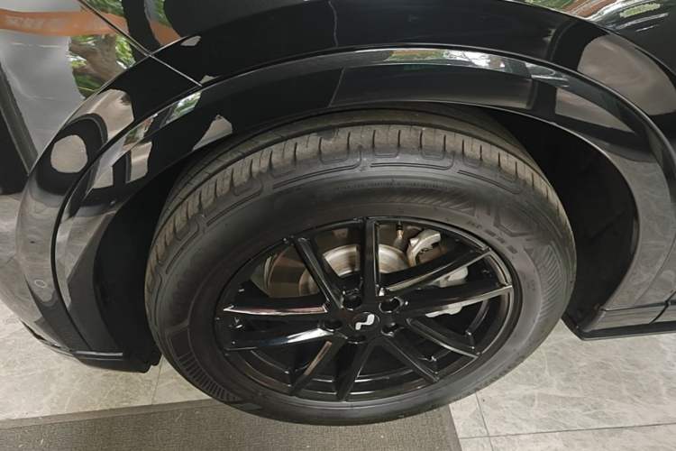Used ONVO Luxeed L90 2025 Model—Ultra Six-Seater Version Left Front Wheel Hub