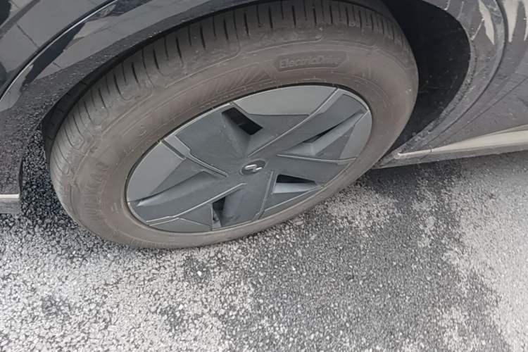 Used ONVO Luxeed L90 2025 Model—Ultra Six-Seater Version Left Front Wheel Hub