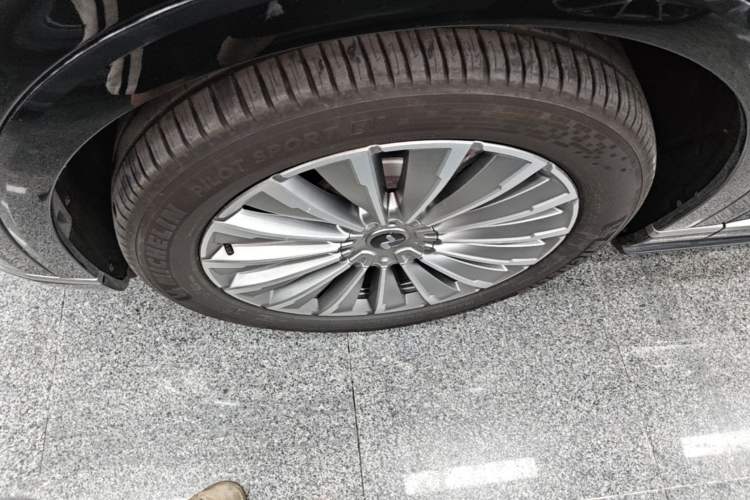 Used ONVO Luxeed L90 2025 Model—Max Six-Seater Version Left Front Wheel Hub