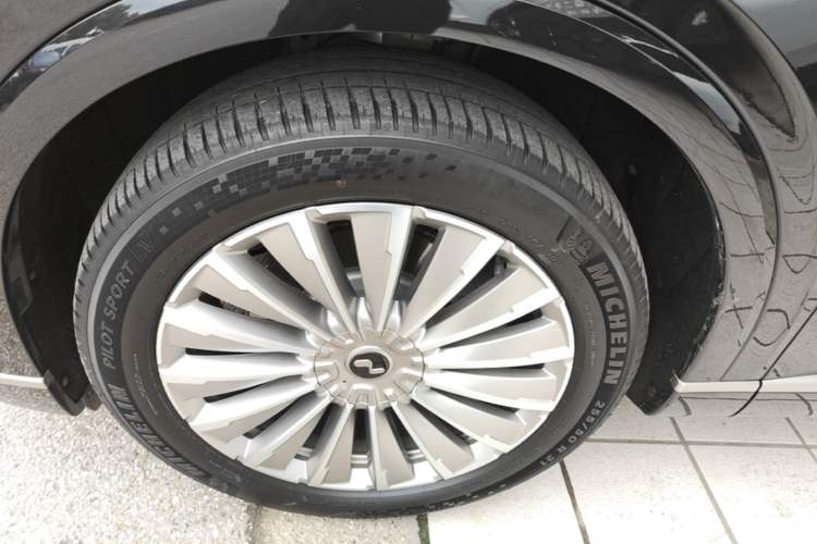 Used ONVO Luxeed L90 2025 Model—Max Six-Seater Version Left Front Wheel Hub