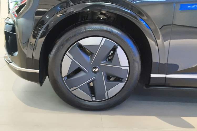 Used ONVO Luxeed L90 2025 Model—Ultra Six-Seater Version Left Front Wheel Hub