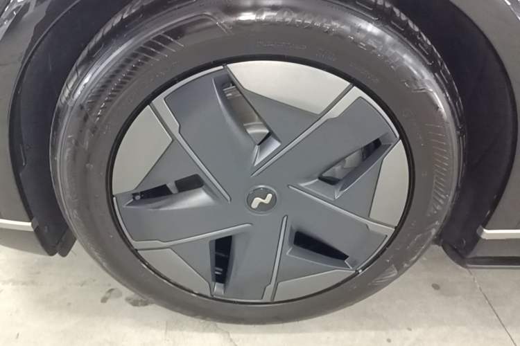 Used ONVO Luxeed L90 2025 Model—Ultra Six-Seater Version Left Front Wheel Hub