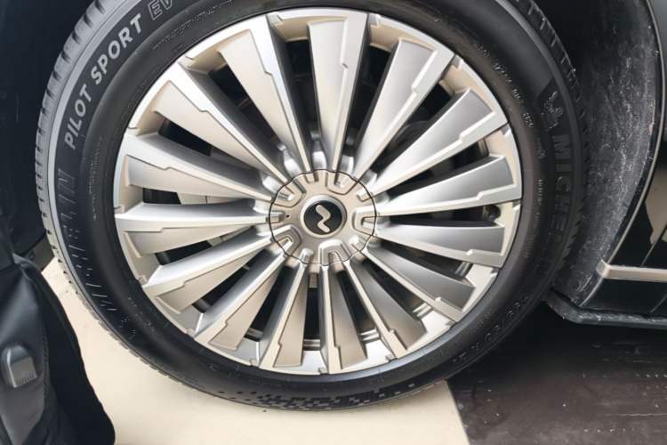 Used ONVO Luxeed L90 2025 Model—Ultra Six-Seater Version Left Front Wheel Hub