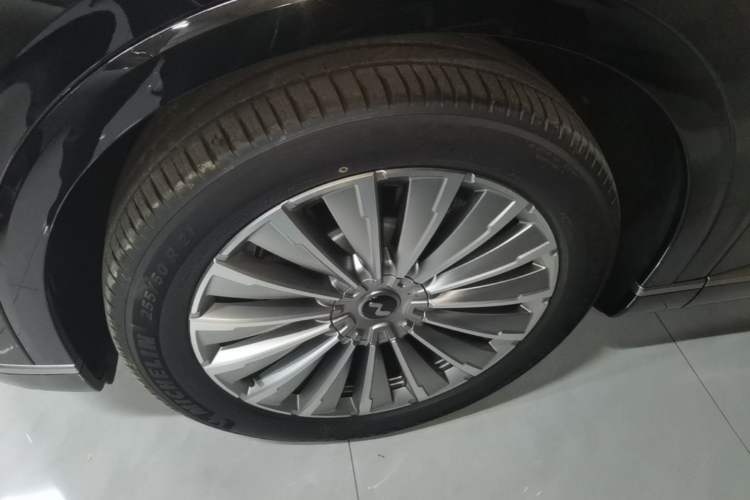 Used ONVO Luxeed L90 2025 Model—Ultra Six-Seater Version Left Front Wheel Hub