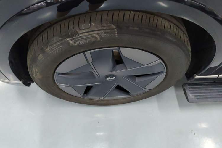 Used ONVO Luxeed L90 2025 Model—Max Six-Seater Version Left Front Wheel Hub
