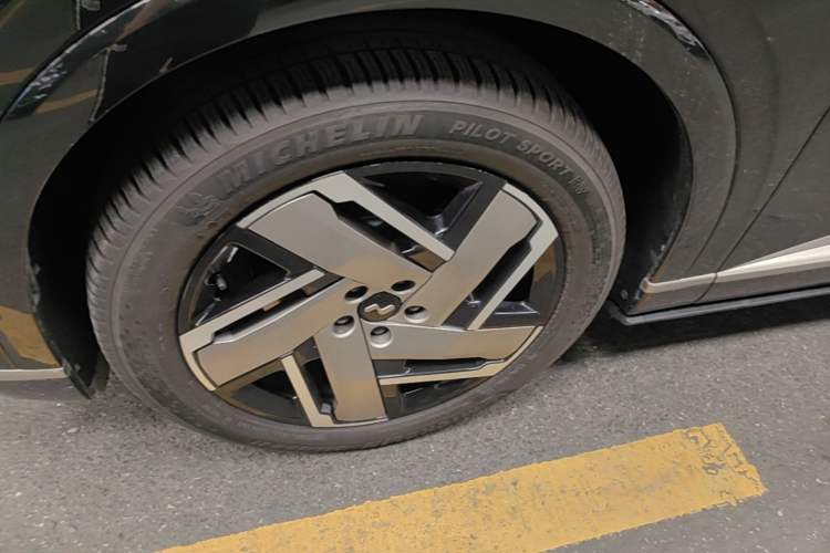 Used ONVO Luxeed L90 2025 Model—Ultra Six-Seater Version Left Front Wheel Hub