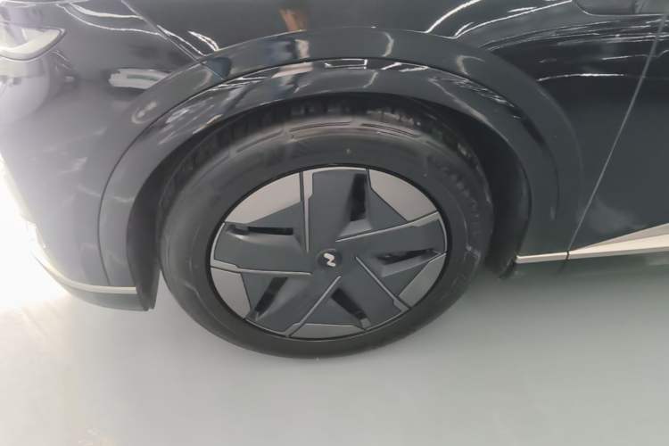 Used ONVO Luxeed L90 2025 Model—Max Six-Seater Version Left Front Wheel Hub