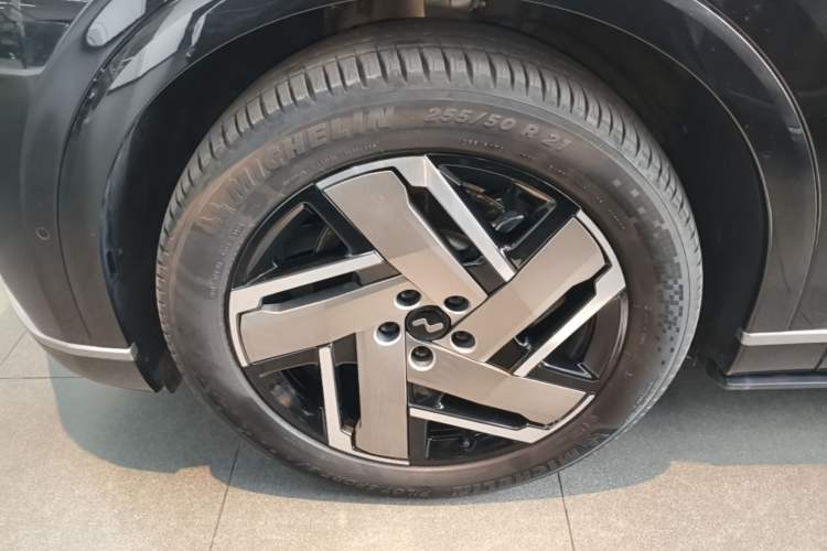 Used ONVO Luxeed L90 2025 Model—Max Six-Seater Version Left Front Wheel Hub