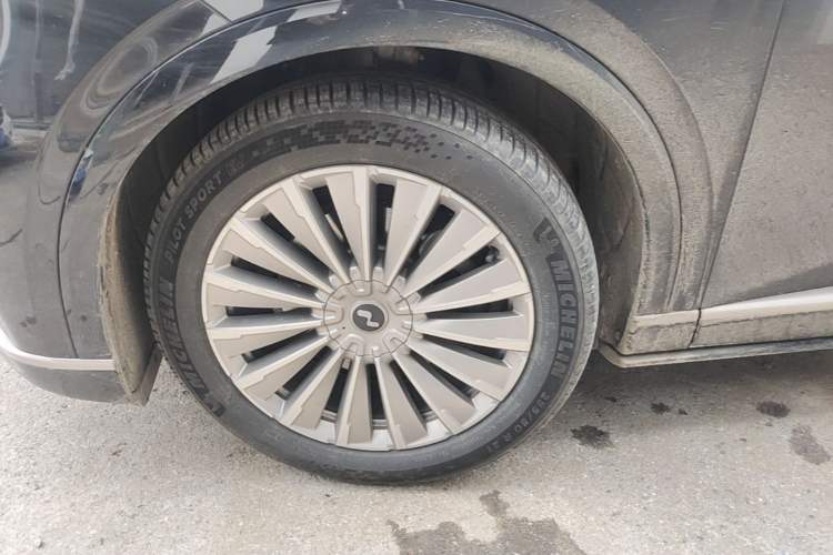 Used ONVO Luxeed L90 2025 Model—Ultra Six-Seater Version Left Front Wheel Hub