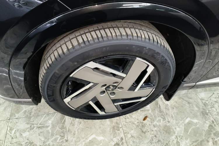 Used ONVO Luxeed L90 2025 Model—Max Six-Seater Version Left Front Wheel Hub