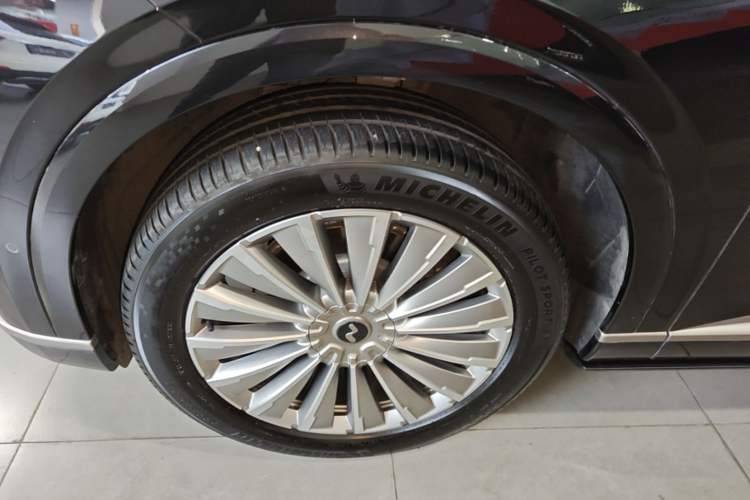 Used ONVO Luxeed L90 2025 Model—Ultra Six-Seater Version Left Front Wheel Hub