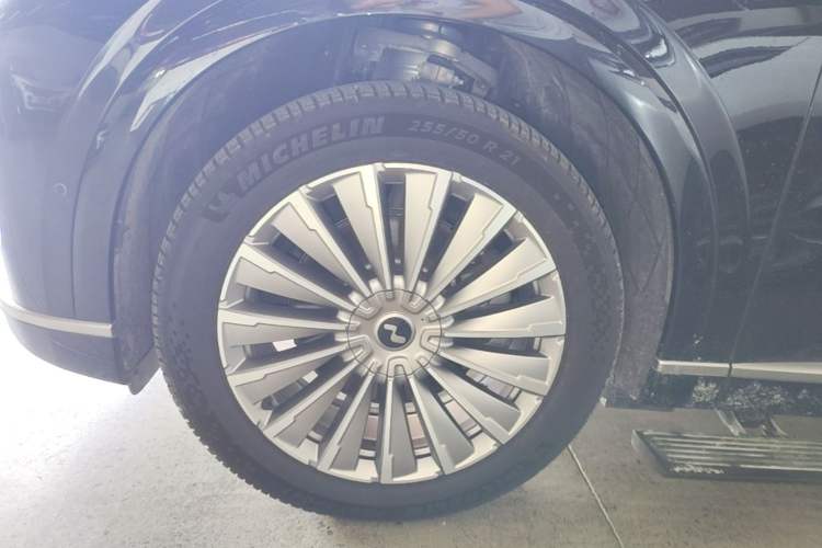 Used ONVO Luxeed L90 2025 Model—Ultra Six-Seater Version Left Front Wheel Hub