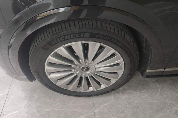 Used ONVO Luxeed L90 2025 Model—Ultra Six-Seater Version Left Front Wheel Hub