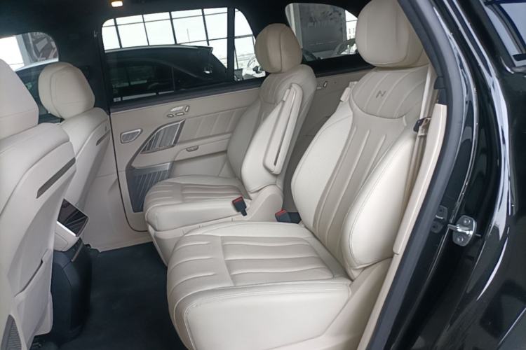 Used ONVO Luxeed L90 2025 Model—Ultra Six-Seater Version Left Rear Seat