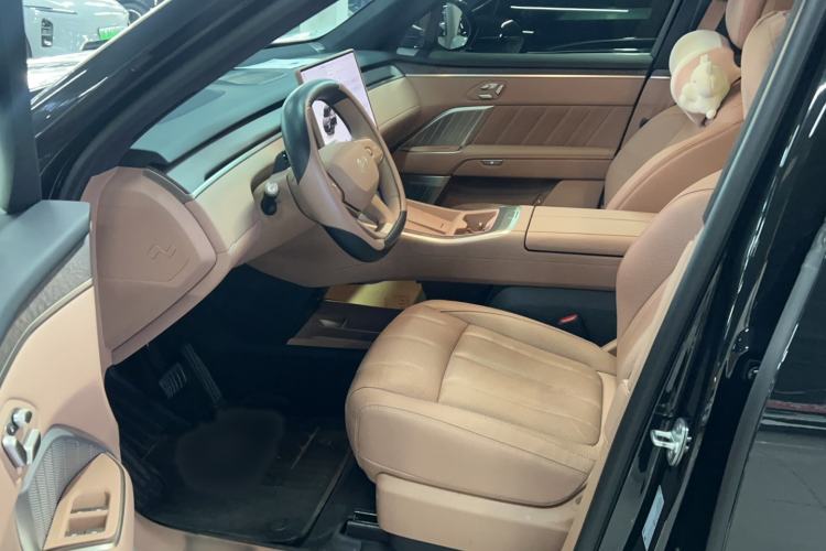 Used ONVO Luxeed L90 2025 Model—Max Six-Seater Version Left Rear Seat