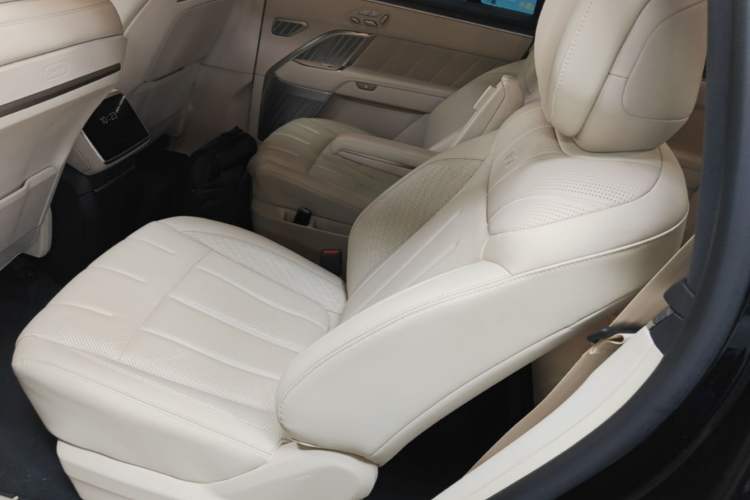 Used ONVO Luxeed L90 2025 Model Ultra Six-Seater 60-degree Battery Edition Left Rear Seat