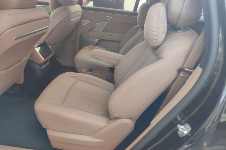 Used ONVO Luxeed L90 2025 Model—Max Six-Seater Version Left Rear Seat