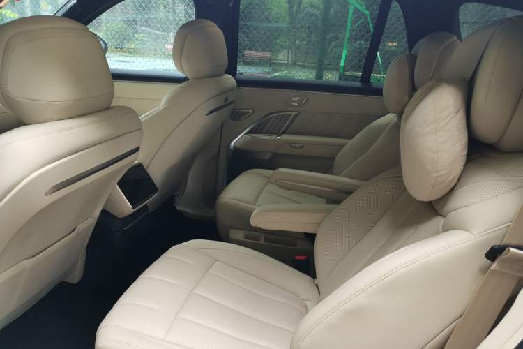 Used ONVO Luxeed L90 2025 Model—Max Six-Seater Version Left Rear Seat