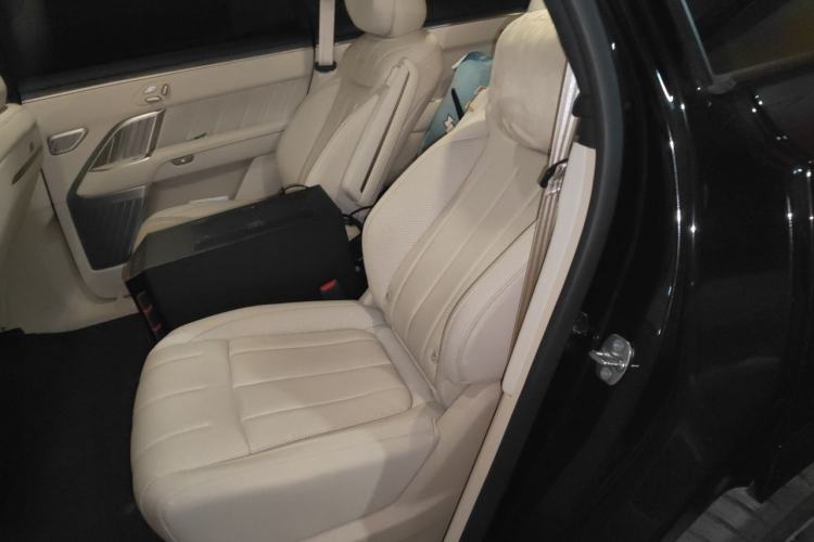 Used ONVO Luxeed L90 2025 Model—Max Six-Seater Version Left Rear Seat