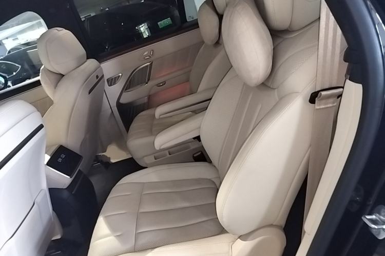 Used ONVO Luxeed L90 2025 Model—Max Six-Seater Version Left Rear Seat