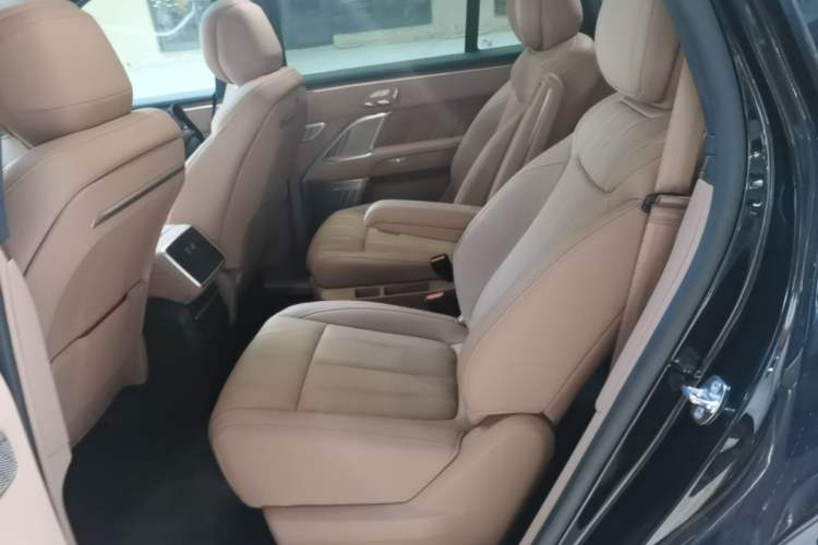 Used ONVO Luxeed L90 2025 Model—Ultra Six-Seater Version Left Rear Seat