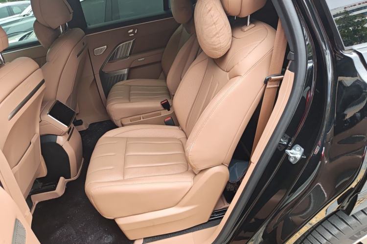 Used ONVO Luxeed L90 2025 Model—Max Six-Seater Version Left Rear Seat