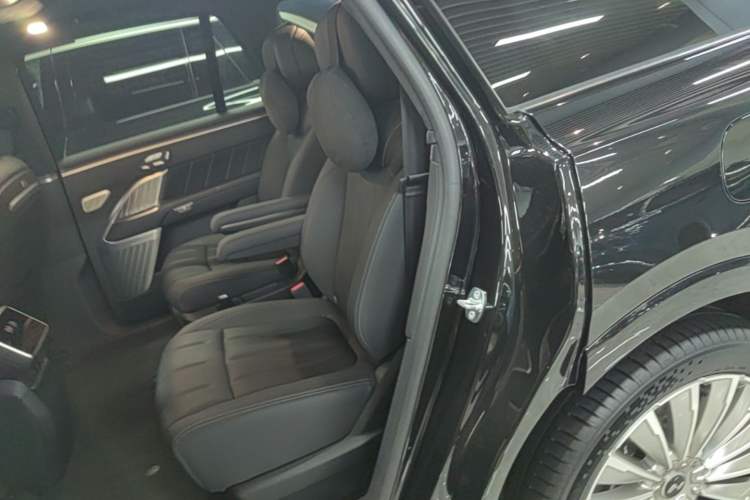Used ONVO Luxeed L90 2025 Model—Ultra Six-Seater Version Left Rear Seat