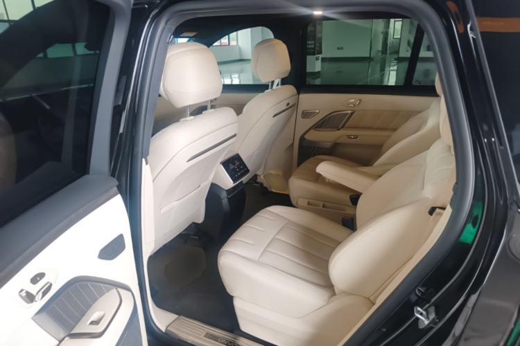 Used ONVO Luxeed L90 2025 Model—Max Six-Seater Version Left Rear Seat