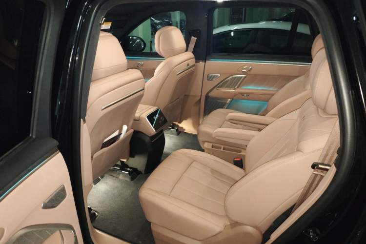 Used ONVO Luxeed L90 2025 Model—Max Six-Seater Version Left Rear Seat