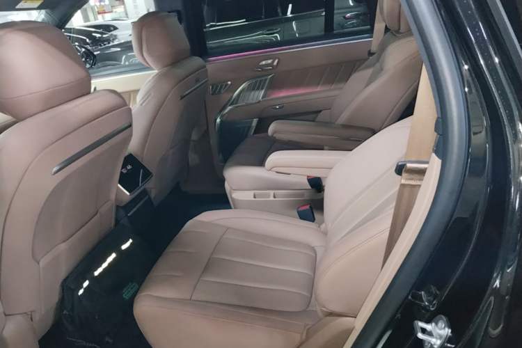 Used ONVO Luxeed L90 2025 Model—Ultra Six-Seater Version Left Rear Seat