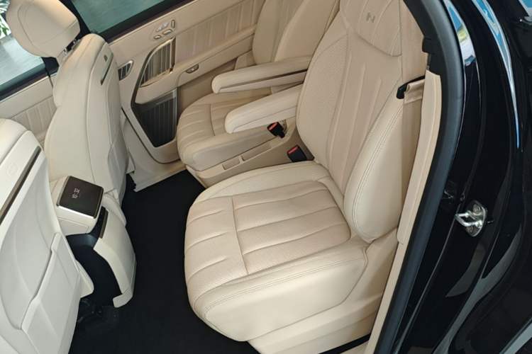 Used ONVO Luxeed L90 2025 Model—Ultra Six-Seater Version Left Rear Seat