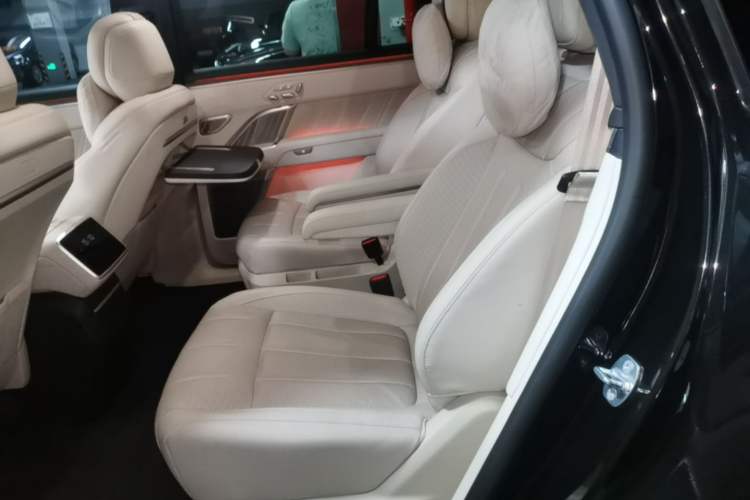 Used ONVO Luxeed L90 2025 Model—Ultra Six-Seater Version Left Rear Seat