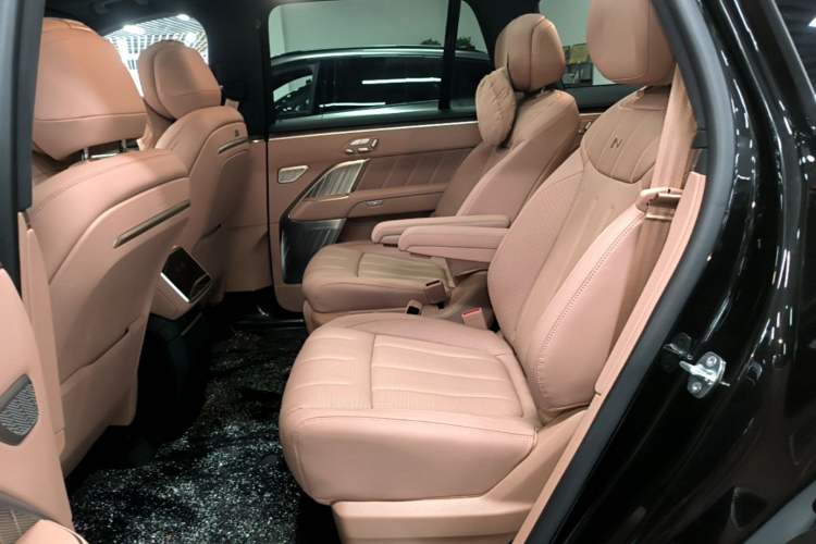 Used ONVO Luxeed L90 2025 Model—Ultra Six-Seater Version Left Rear Seat