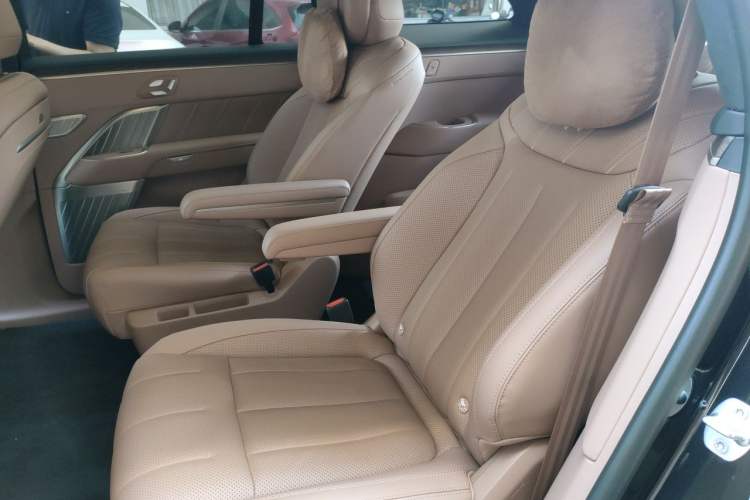 Used ONVO Luxeed L90 2025 Model—Max Six-Seater Version Left Rear Seat