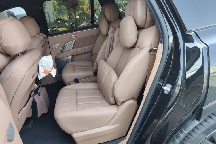 Used ONVO Luxeed L90 2025 Model—Max Six-Seater Version Left Rear Seat