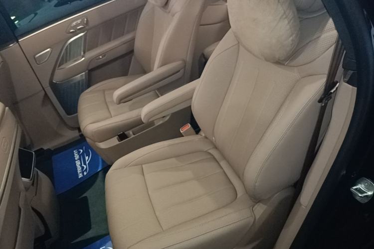 Used ONVO Luxeed L90 2025 Model—Black Knight Special Edition—Six-Seater Left Rear Seat